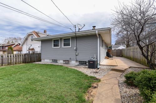 933 101, Milwaukee WI 53214-2513 exterior