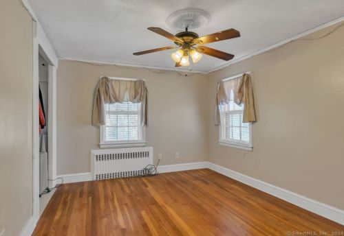 124 Ansonia St, Hartford CT  06106-4002 exterior