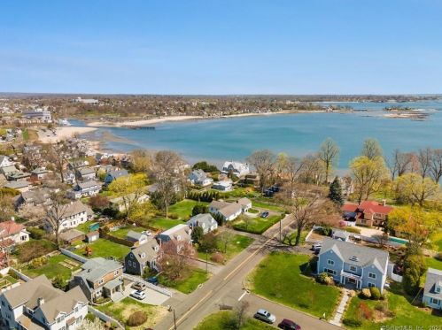 28 Ocean Dr, Stamford, CT 06902-8120