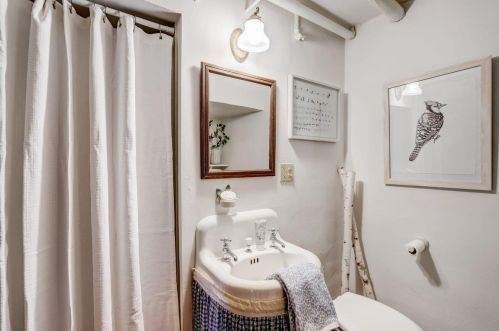 5347 Berkeley Blvd, Milwaukee WI 53217-5138 exterior