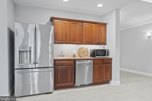 17621 Stonegait Ct, Round Hill VA  20141-2264 exterior