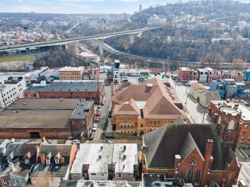 4002 Howley St, Pittsburgh PA  15224-1418 exterior