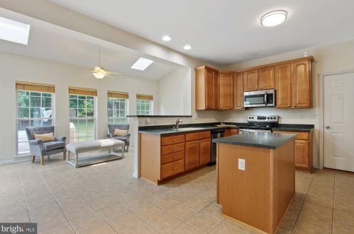 255 Lakeview Dr, Spring Grove, PA 17362-8442