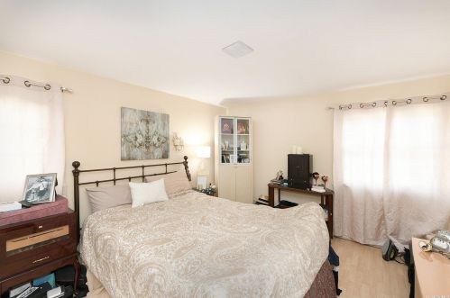 3 Linden Ave, Holtsville NY  11742-2323 exterior