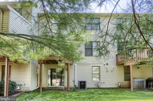 41 River Bend Park, Lancaster PA  17602-1282 exterior