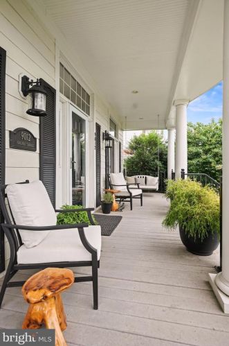 9012 Virginia Ter, Lorton VA  22079-3251 exterior