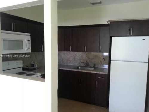 824 26th Ave, Hollywood FL  33020-3809 exterior