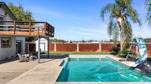 1812 Golf Rd, Turlock CA  95380-9746 exterior