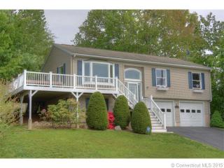 100 Phoenix Dr, Groton, CT 06340-2414
