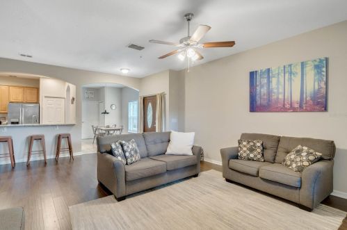 1910 Beacon Bay Ct, Apopka, FL 32712-8184