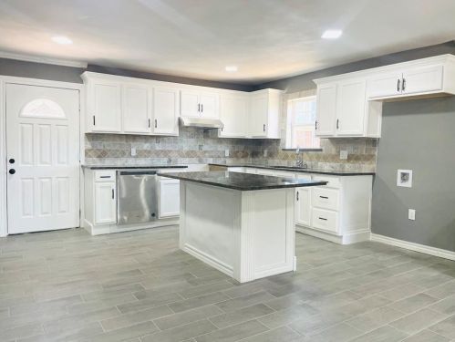 4800 Marshall St, Fort Worth TX  76119-7527 exterior