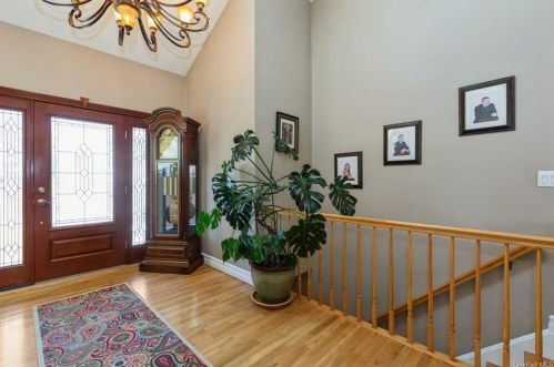 1 Lenni Lenape Ct, Stony Point NY  10980-3438 exterior