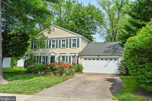 6119 Lundy Pl, Springfield VA  22015-3432 exterior