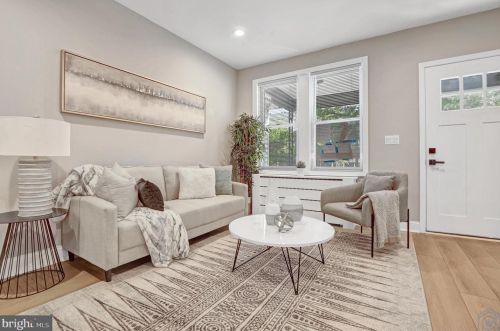 2013 Naylor Rd, Washington DC  20020-6807 exterior