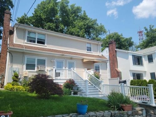 42 Catoona Ln, Stamford CT  06902-4528 exterior