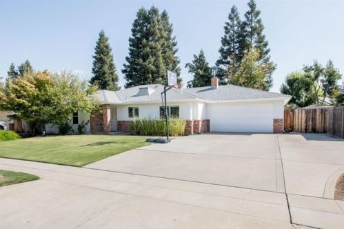 7790 Barton Ave, Fresno, CA 93720-2752