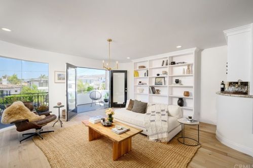 513 Dianthus St, Manhattan Beach CA  90266-6720 exterior