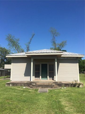 1825 Leglise St, Mansura, LA 71350-4001