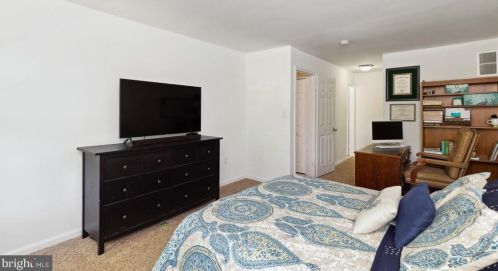 6111 Plainville Ln, Woodbridge VA  22193-3935 exterior