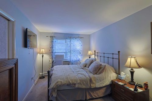 20 Hemlock Ct, Fishkill NY  12524-2618 exterior