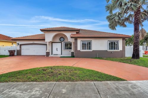 7090 5th Ave, Hialeah, FL 33014-4952