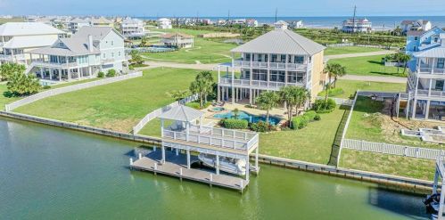 20918 Sunset Bay Dr, Galveston, TX 77554-5152