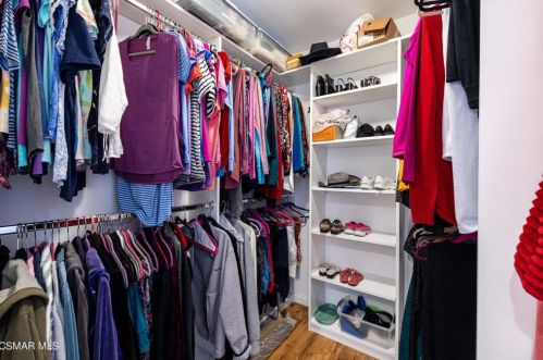 676 Weaver St, Simi Valley CA  93065-4315 exterior