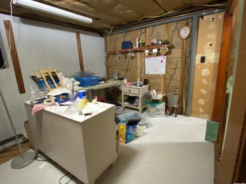 672 Larkfield Rd, Elwood NY  11731-5914 exterior