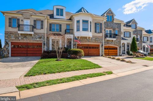 18346 Fairway Oaks Sq, Leesburg, VA 20176-8460