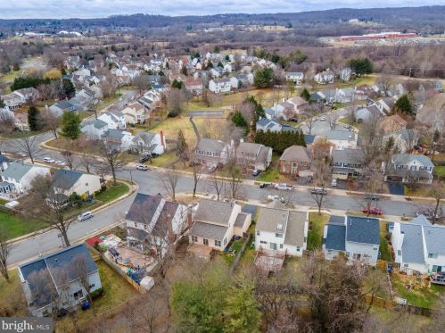 722 Catoctin Cir, Leesburg VA  20176-4944 exterior