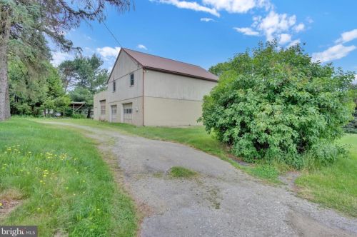 316 Kendale Rd, Red Lion PA  17356-9633 exterior