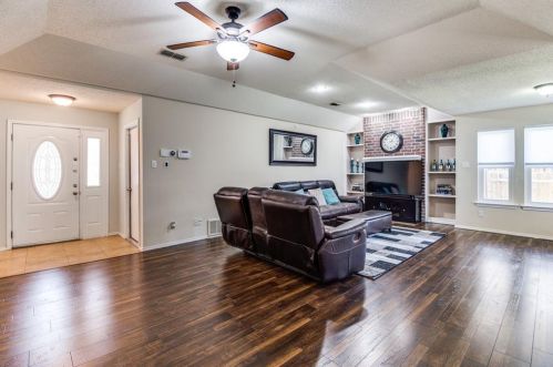 6705 Wayfarer Trl, Fort Worth TX  76137-1662 exterior
