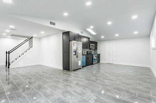 676 Mason St, Westbury NY  11590-4463 exterior