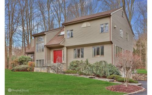 8 Fernbrook Dr, Chappaqua, NY 10514-1320