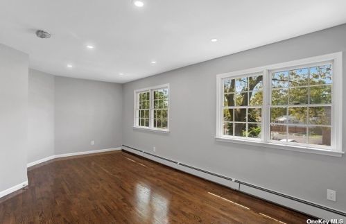 759 Van Buren Ave, West Islip NY  11795-1337 exterior