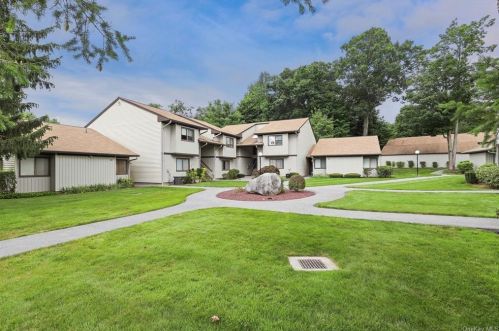 120 Columbia Ct, Yorktown Hgts, NY 10598-6911