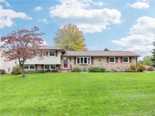 2821 List St, Massillon, OH 44646-2705