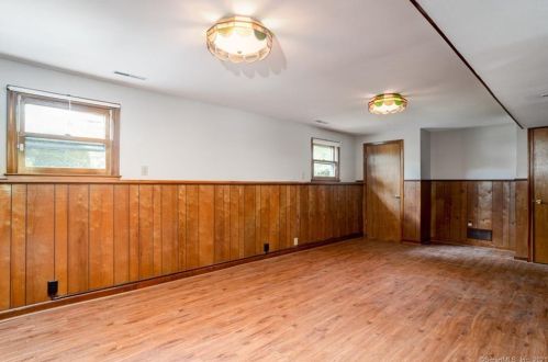 27 Welch Rd, North Haven CT  06473-2844 exterior