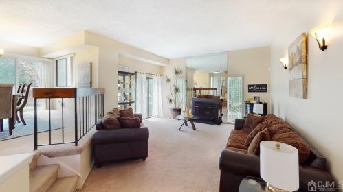 8 Bayberry Ct, East Brunswick, NJ 08816-2733
