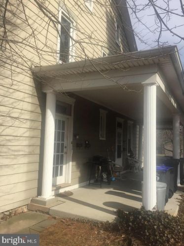 24 Baltimore Ave, Mount Holly Springs, PA 17065-1334