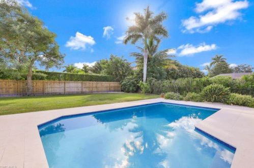 796 Ketch Dr, Naples, FL 34103-4115