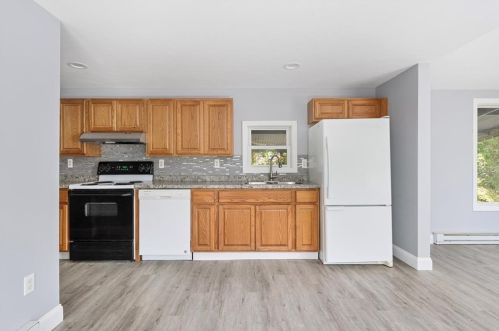 19 Cantaberry Ln, Coventry RI  02816-6903 exterior