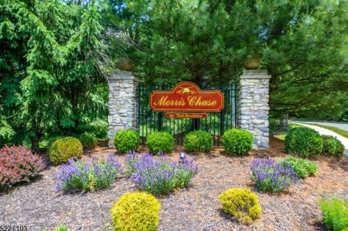 16 Greenwich Ct, Mount Olive NJ  07828-2452 exterior
