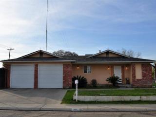 801 Avon St, Modesto CA  95351-4629 exterior