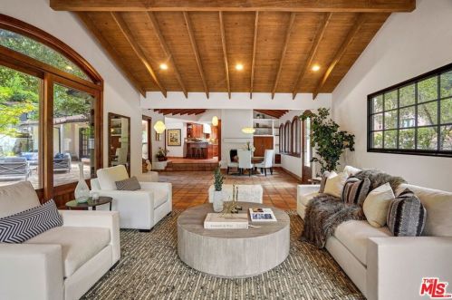 1719 Oak Dr, Topanga CA  90290-4025 exterior