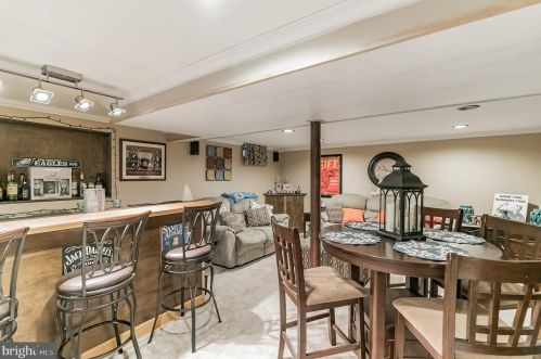 527 Spring Hill Dr, Harleysville PA  19438-2242 exterior