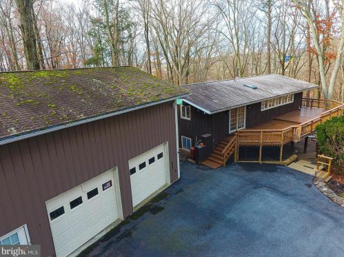 27 Woodsedge Rd, Norristown, PA 19403-2041