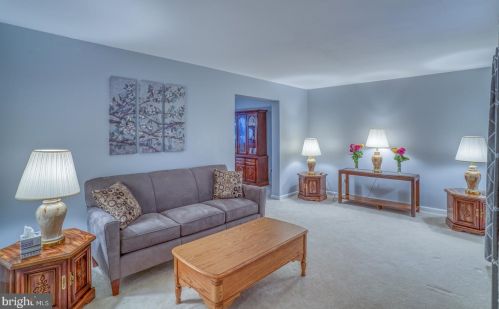 42 Saratoga Dr, New Castle DE  19720-4232 exterior