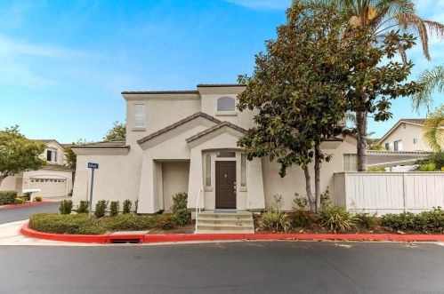 1841 Adriana Ct, Vista, CA 92081-7043