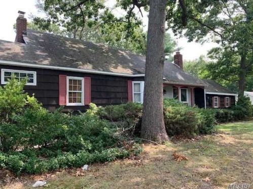 101 Rustic Rd, South Setauket, NY 11720-4071